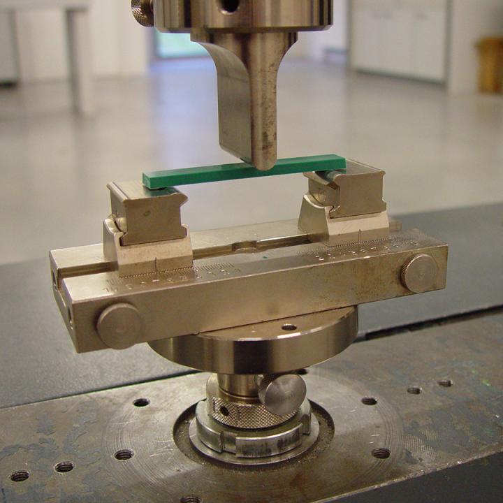 Bending test on plastic sample